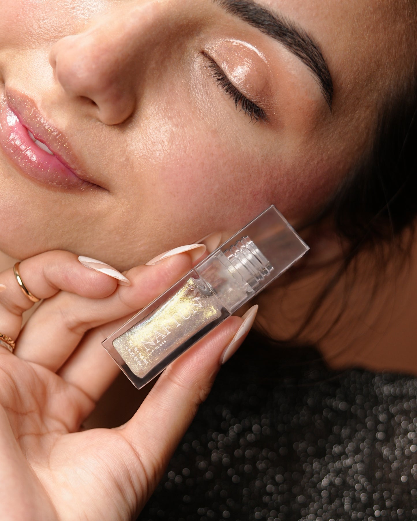 GLOSS GLOW LIP GLOSS